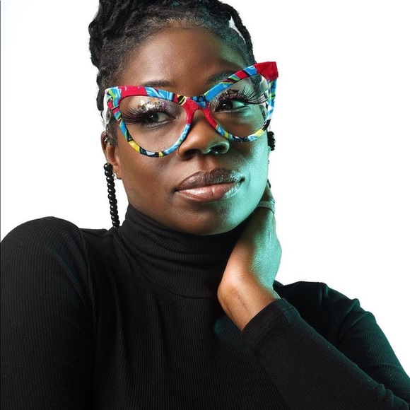 Meet your Posher, Lysandra - Picture 2 of 10